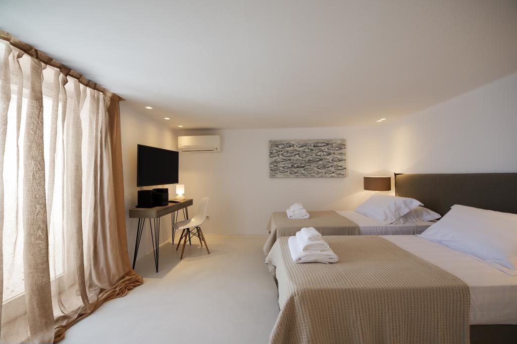 Diles Villas & Suites Mykonos Tourlos Exterior photo